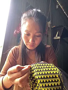 Huong-Ly online show from October 8, 7:17 am