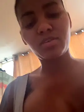 Snapshot of latina_luciana chatting on November 17, 4:13 pm latina luciana online show from November 17, 4:13 pm