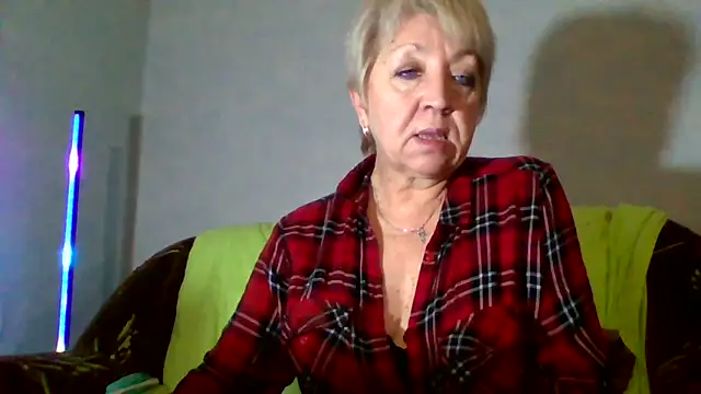 Snapshot of DianaQDream chatting on February 26, 3:33 pm DianaQDream online show from February 26, 3:33 pm