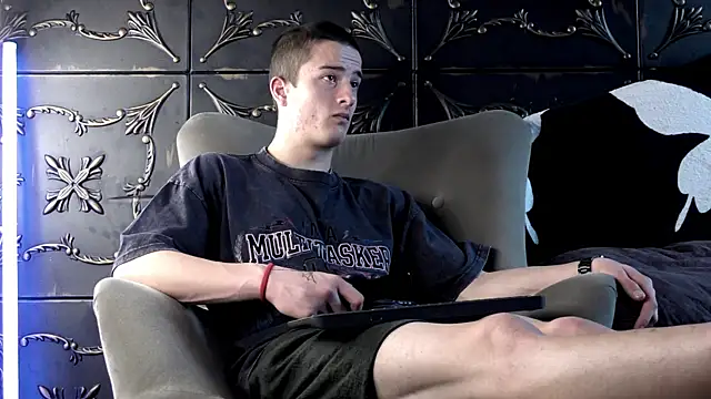 Snapshot of SirReed chatting on May 10, 5:01 am SirReed online show from May 10, 5:01 am