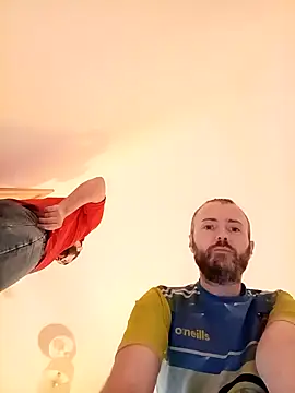 Snapshot of Big_Bi_Cub chatting on October 17, 6:16 am Big Bi Cub online show from October 17, 6:16 am