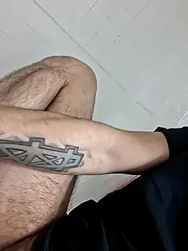 Steventorres4958 online show from April 3, 7:34 pm