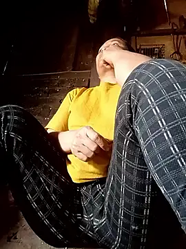 Snapshot of Love-Mama33 chatting on January 18, 5:33 am Love-Mama33 online show from January 18, 5:33 am