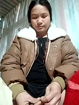 Snapshot of Love-Mama33 chatting on February 3, 1:37 am Love-Mama33 online show from February 3, 1:37 am