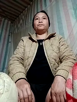 Snapshot of Love-Mama33 chatting on February 3, 11:32 pm Love-Mama33 online show from February 3, 11:32 pm