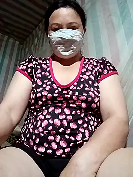 Snapshot of Love-Mama33 chatting on February 25, 12:48 pm Love-Mama33 online show from February 25, 12:48 pm