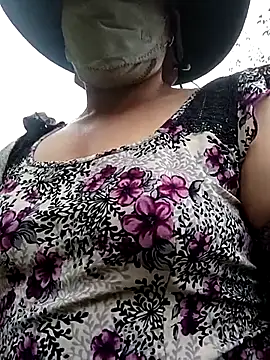 Snapshot of Love-Mama33 chatting on March 12, 1:12 am Love-Mama33 online show from March 12, 1:12 am