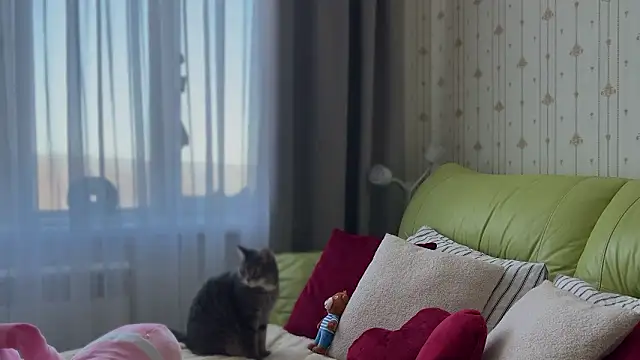 Estella Elwood online show from February 3, 6:22 am