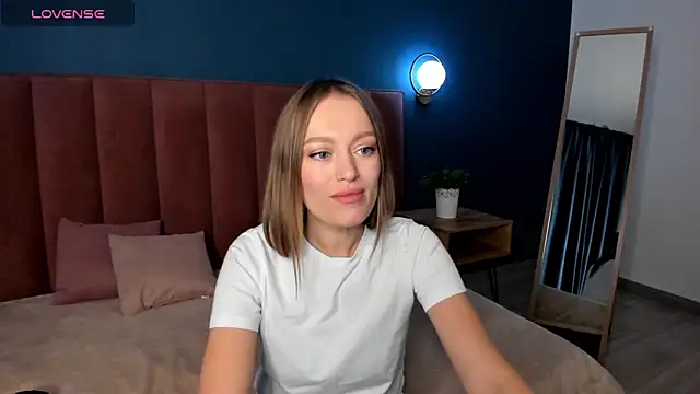 EvelynPoole online show from September 14, 1:27 am