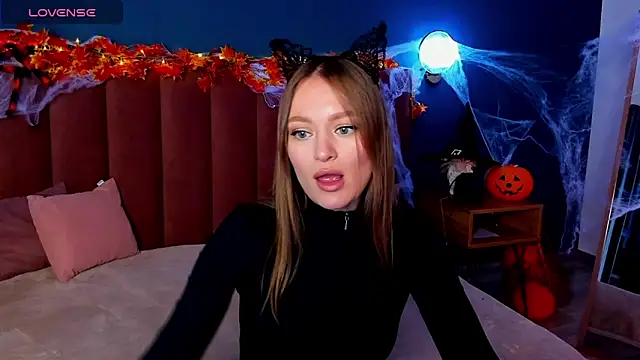 EvelynPoole online show from October 24, 1:35 am