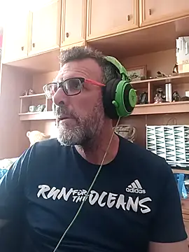 Snapshot of gigolobcn chatting on June 20, 10:18 am gigolobcn online show from June 20, 10:18 am