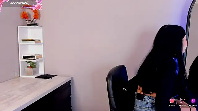 Snapshot of Emma__clark_ chatting on October 1, 12:11 pm Emma clark online show from October 1, 12:11 pm