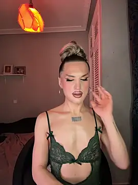 Snapshot of lacattiva chatting on October 14, 2:34 am lacattiva online show from October 14, 2:34 am