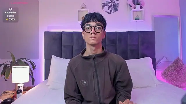 Phillicious   online show from September 17, 9:27 pm