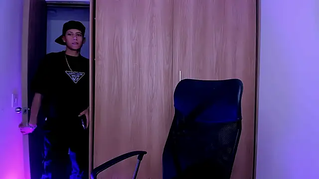 Toy boy777 online show from February 18, 9:00 pm