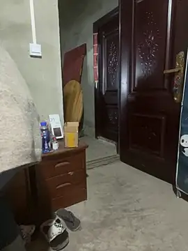 sisi-maiden online show from April 13, 6:30 am