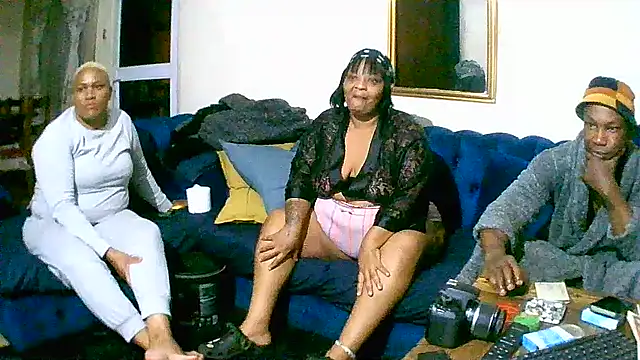 Snapshot of TheeBigPump chatting on November 7, 4:18 pm TheeBigPump online show from November 7, 4:18 pm