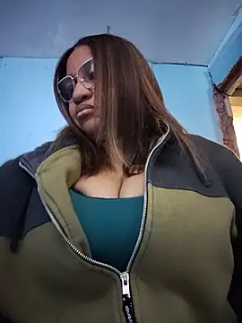Snapshot of Avannay chatting on July 21, 12:13 am Avannay online show from July 21, 12:13 am