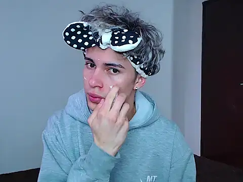 john vichenso online show from October 21, 9:15 pm