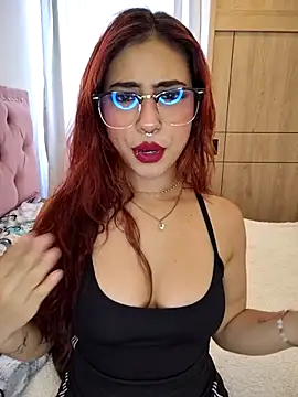 Snapshot of sarah_lark_ chatting on October 3, 6:49 pm sarah lark online show from October 3, 6:49 pm