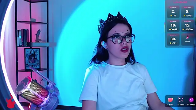 girldom online show from November 19, 5:13 pm