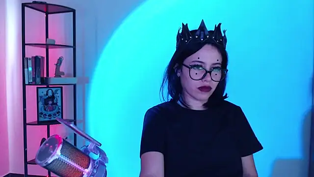 girldom online show from November 20, 4:51 pm