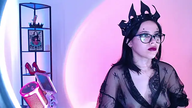 girldom online show from January 7, 4:53 pm