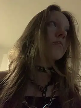 Snapshot of VesnaCrystal chatting on December 16, 6:40 am VesnaCrystal online show from December 16, 6:40 am