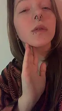 Snapshot of VesnaCrystal chatting on March 1, 9:39 pm VesnaCrystal online show from March 1, 9:39 pm