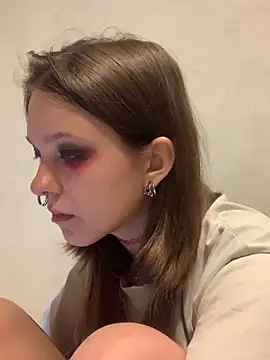 Snapshot of VesnaCrystal chatting on May 6, 6:24 pm VesnaCrystal online show from May 6, 6:24 pm
