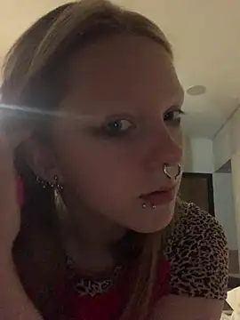 Snapshot of VesnaCrystal chatting on June 6, 7:51 pm VesnaCrystal online show from June 6, 7:51 pm