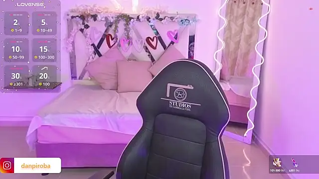 ZURY TAY online show from September 22, 11:56 am