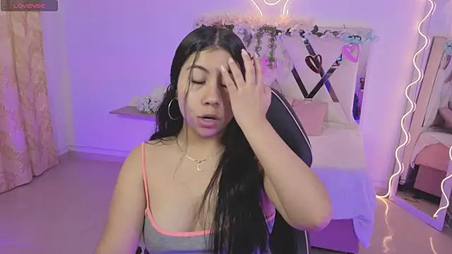 ZURY TAY online show from October 13, 11:54 am