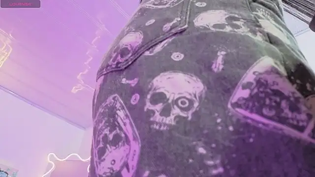 ZURY TAY online show from February 13, 11:50 am