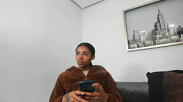 sarah ashbourne online show from January 8, 11:45 am