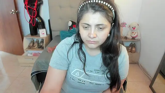 TifanyAmazinng online show from December 5, 12:25 pm