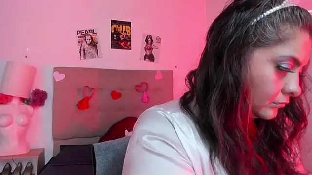 TifanyAmazinng online show from March 6, 1:40 pm