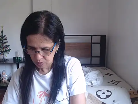 Prettysweetmum online show from April 12, 6:40 am