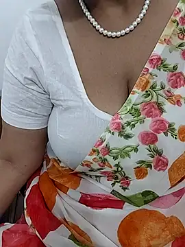 Snapshot of tami_lavanya chatting on February 17, 6:21 am tami lavanya online show from February 17, 6:21 am