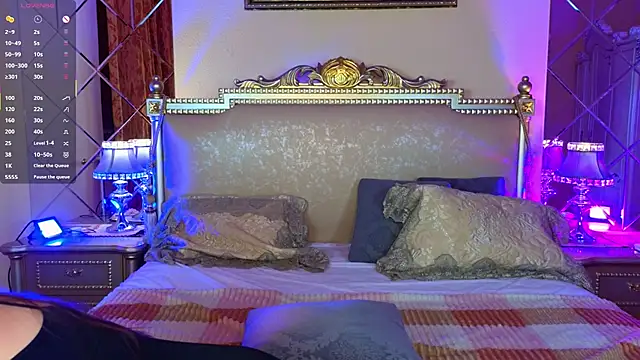 Kelly Cartier online show from November 15, 12:45 pm