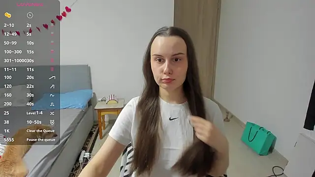 Snapshot of Kelly_Cartier chatting on February 19, 5:42 pm Kelly Cartier online show from February 19, 5:42 pm