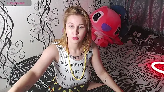 RoyAngela online show from September 24, 8:45 pm