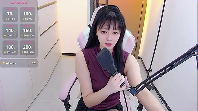 Snapshot of Fioriy66 chatting on April 29, 2:32 pm Fioriy66 online show from April 29, 2:32 pm