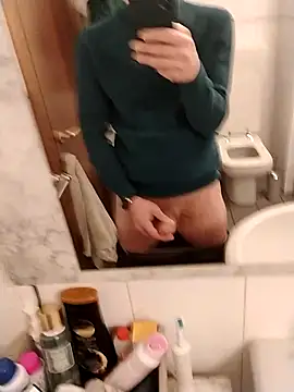 Snapshot of Baldassarre1990 chatting on January 10, 11:42 pm Baldassarre1990 online show from January 10, 11:42 pm