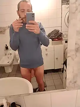 Snapshot of Baldassarre1990 chatting on March 13, 12:28 am Baldassarre1990 online show from March 13, 12:28 am