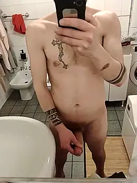 Snapshot of Baldassarre1990 chatting on April 7, 6:52 pm Baldassarre1990 online show from April 7, 6:52 pm