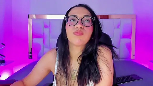 Snapshot of Camille_Juicy chatting on September 18, 12:40 pm Camille Juicy online show from September 18, 12:40 pm