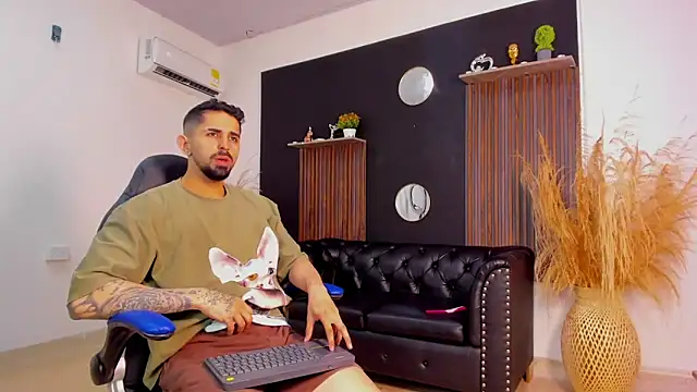 giannis090 online show from May 11, 1:11 am