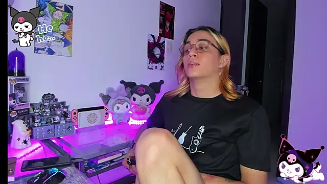 Snapshot of KeitaMoon chatting on October 27, 10:03 pm KeitaMoon online show from October 27, 10:03 pm