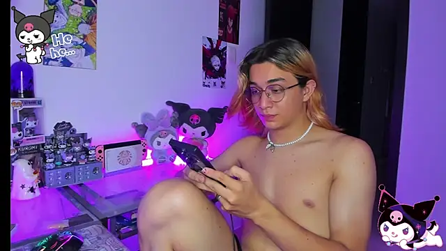 Snapshot of KeitaMoon chatting on October 31, 1:39 am KeitaMoon online show from October 31, 1:39 am